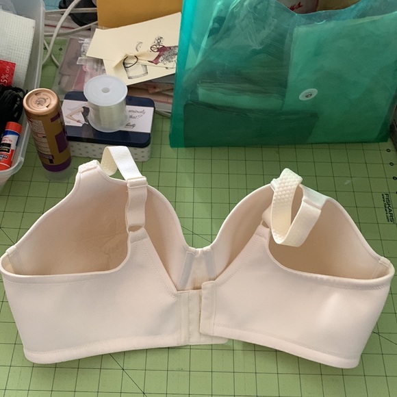 Vanity Fair Bra - Picture 2 of 8